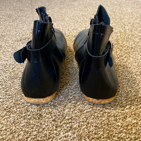 Black, side-buckle, zip ankle boots - Picture 4 of 4